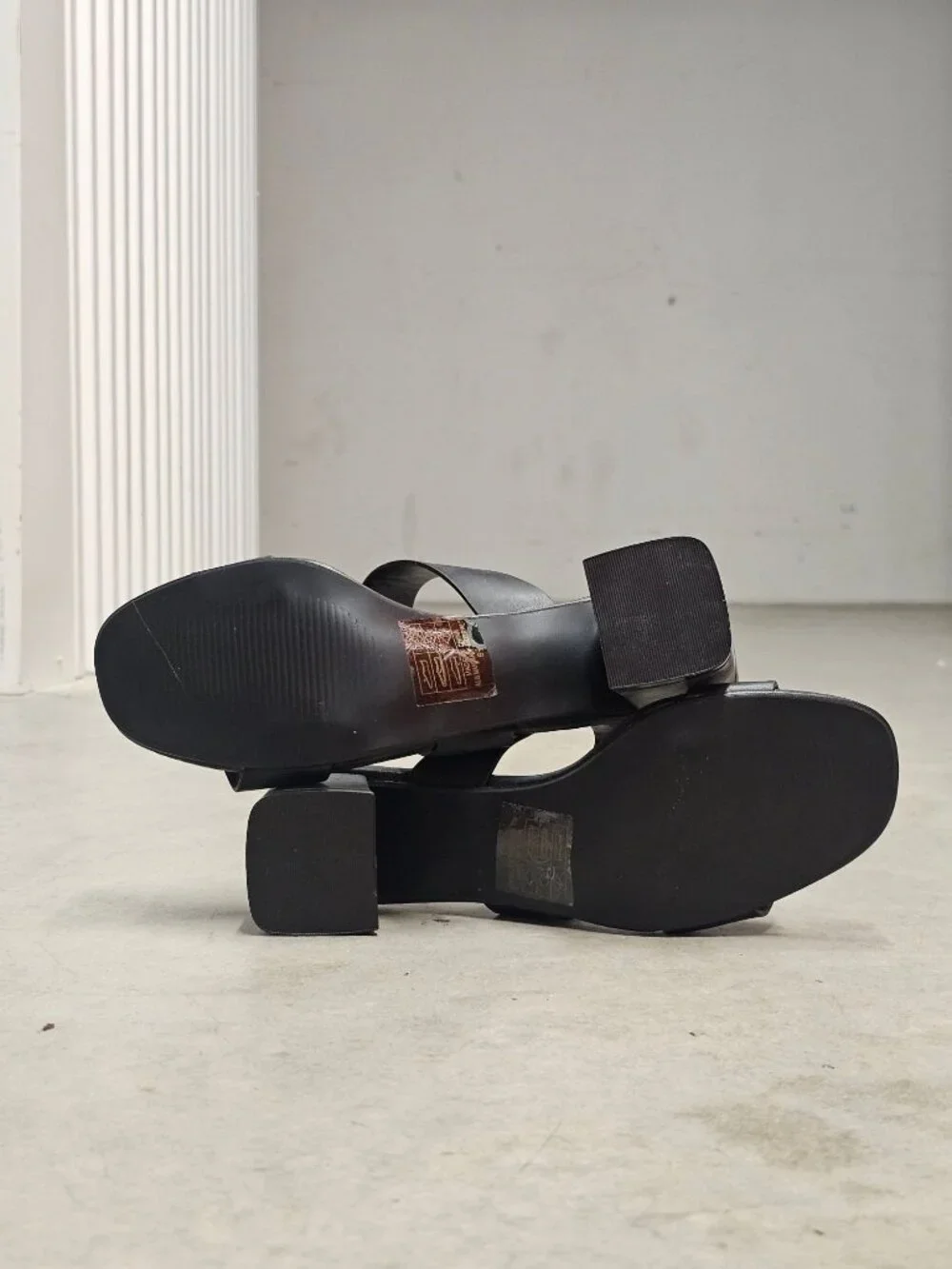 Black Block Heel Slide Sandals With Double Straps Open Toe & Square Heel Design - Picture 10 of 13